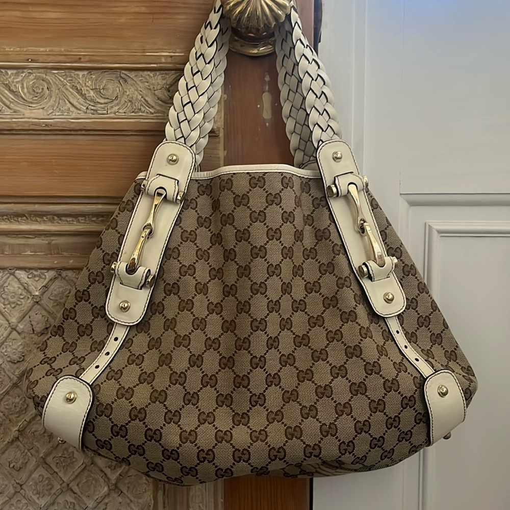 Gucci Beige/White GG Canvas Medium
Pelham Shoulder Bag
